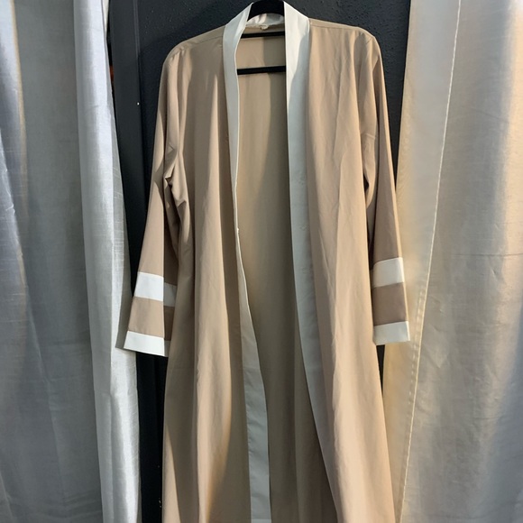 Beige Abaya With Scarf & Belt - Picture 4 of 5